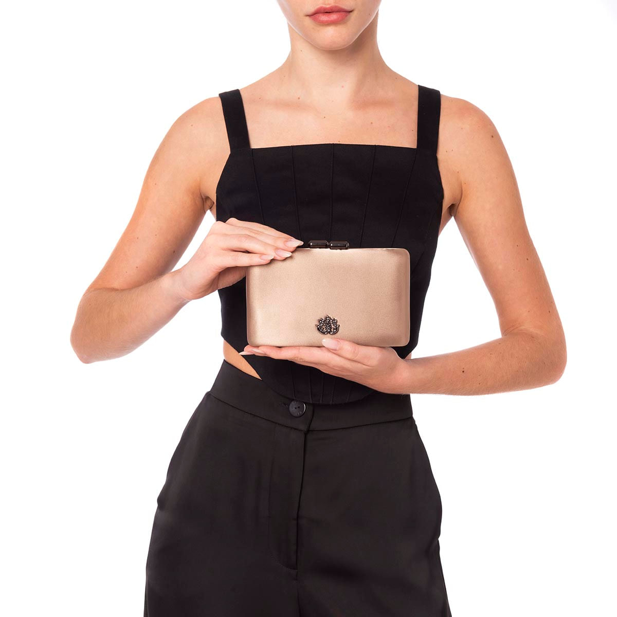 Bolsa-Clutch-Eva-em-Cetim-Fendi-