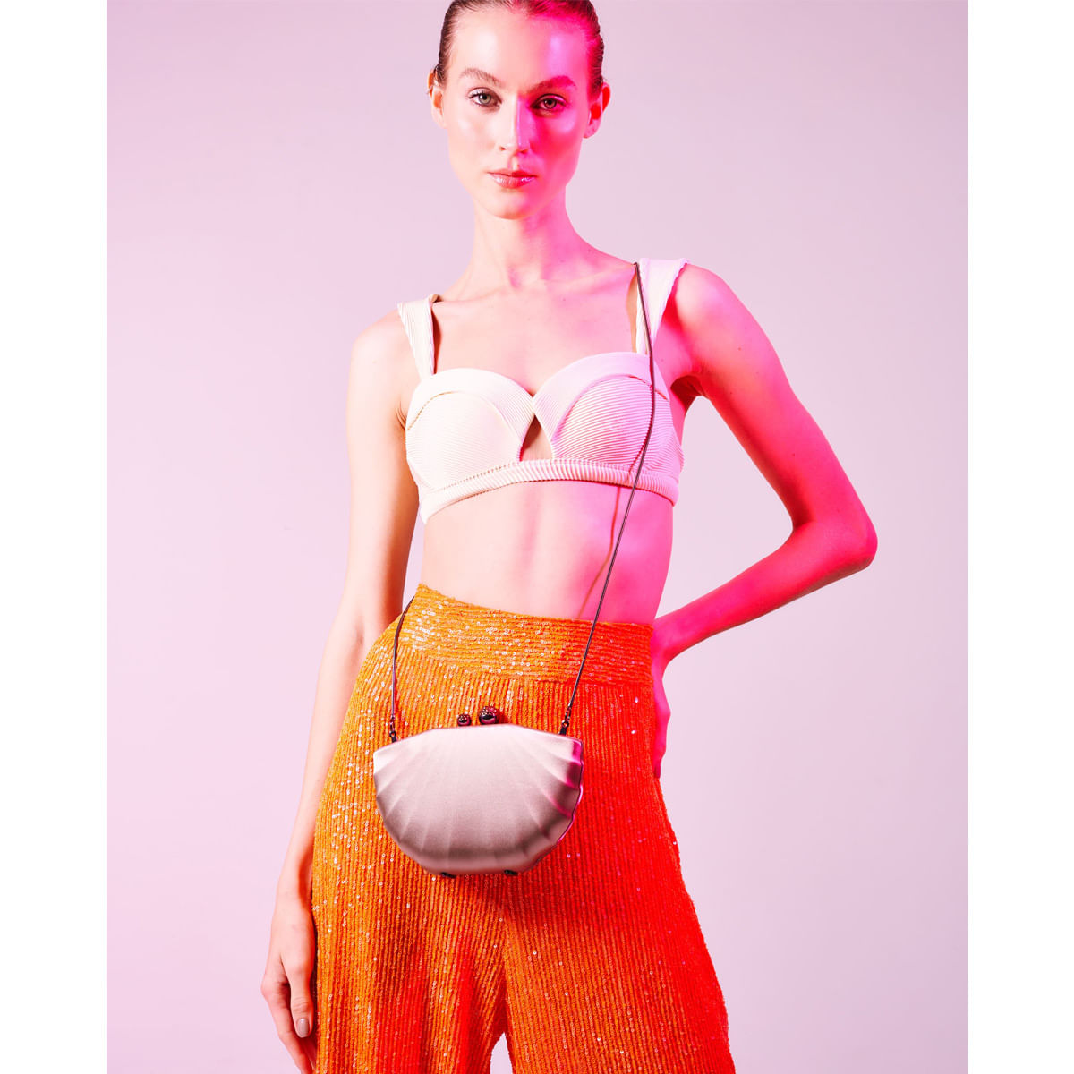 clutch-cetim-concha-fendi