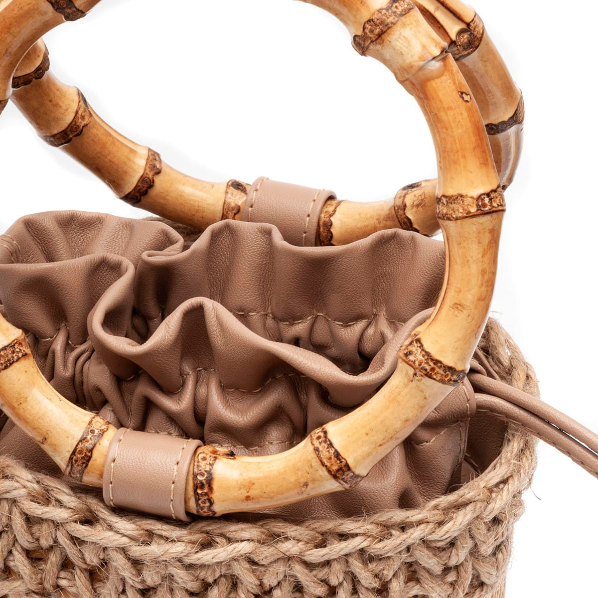 Bolsa-Bucket-em-Palha-Indiana-e-Sisal-