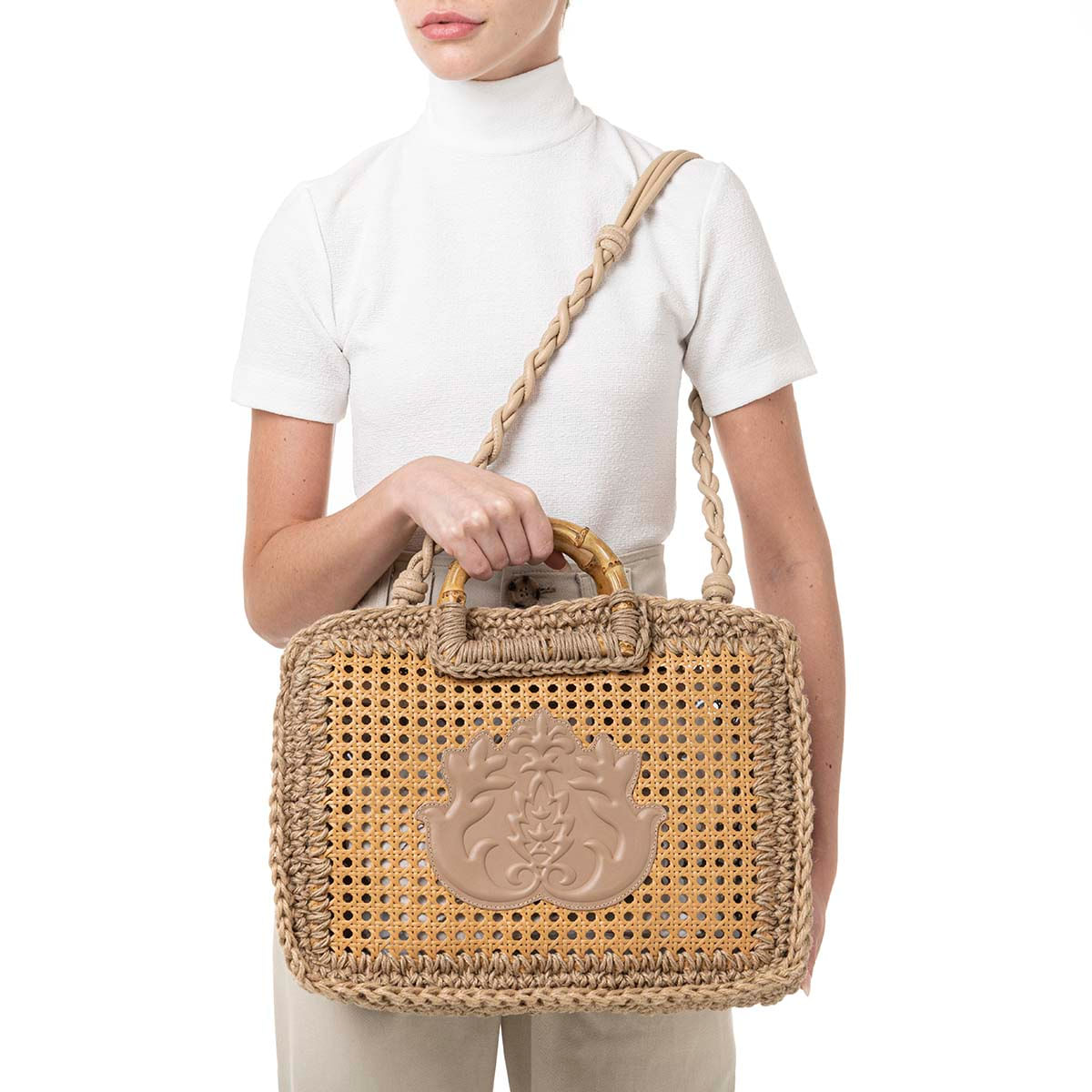 Maxi-Bolsa-em-Palha-Indiana-e-Sisal