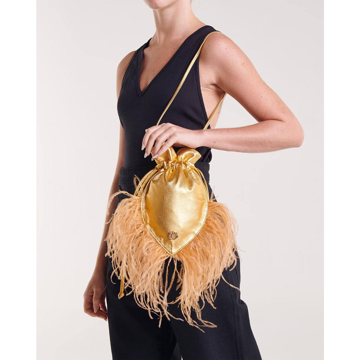 bolsa-amy-em-plumas-ouro