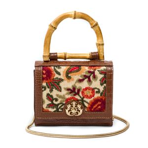 MINI BOLSA DIANA FLAP PALHA FIORI BORDADA E COURO FRIDA CARAMELO