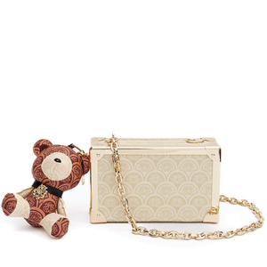 Clutch Trunk Sirena Monograma Canvas Creme